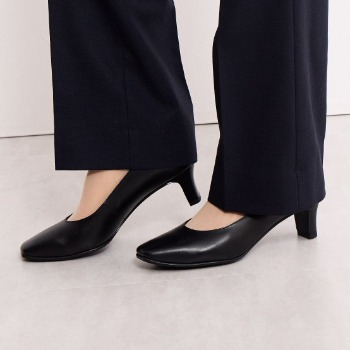 丰富的尺寸的黑色浅口式鞋👠