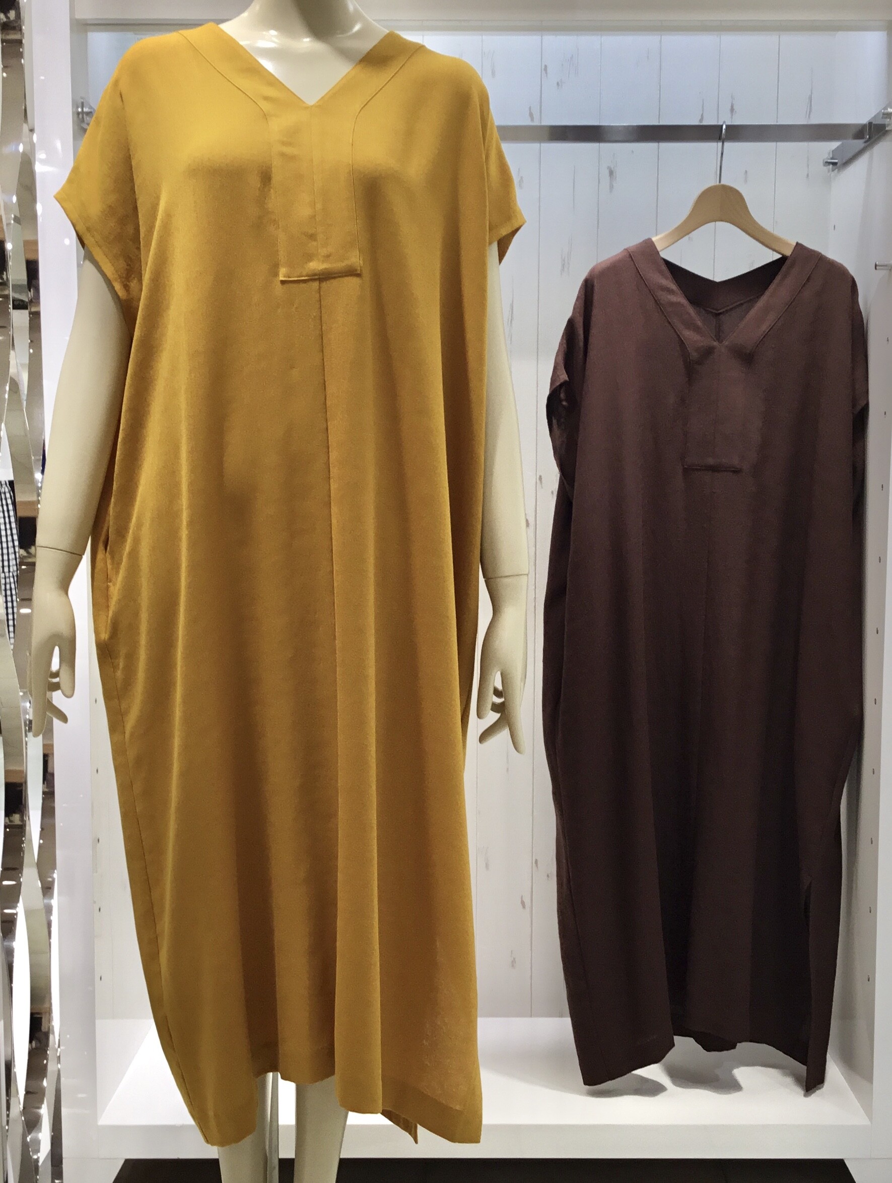 工作人员推荐的长长连衣裙👗