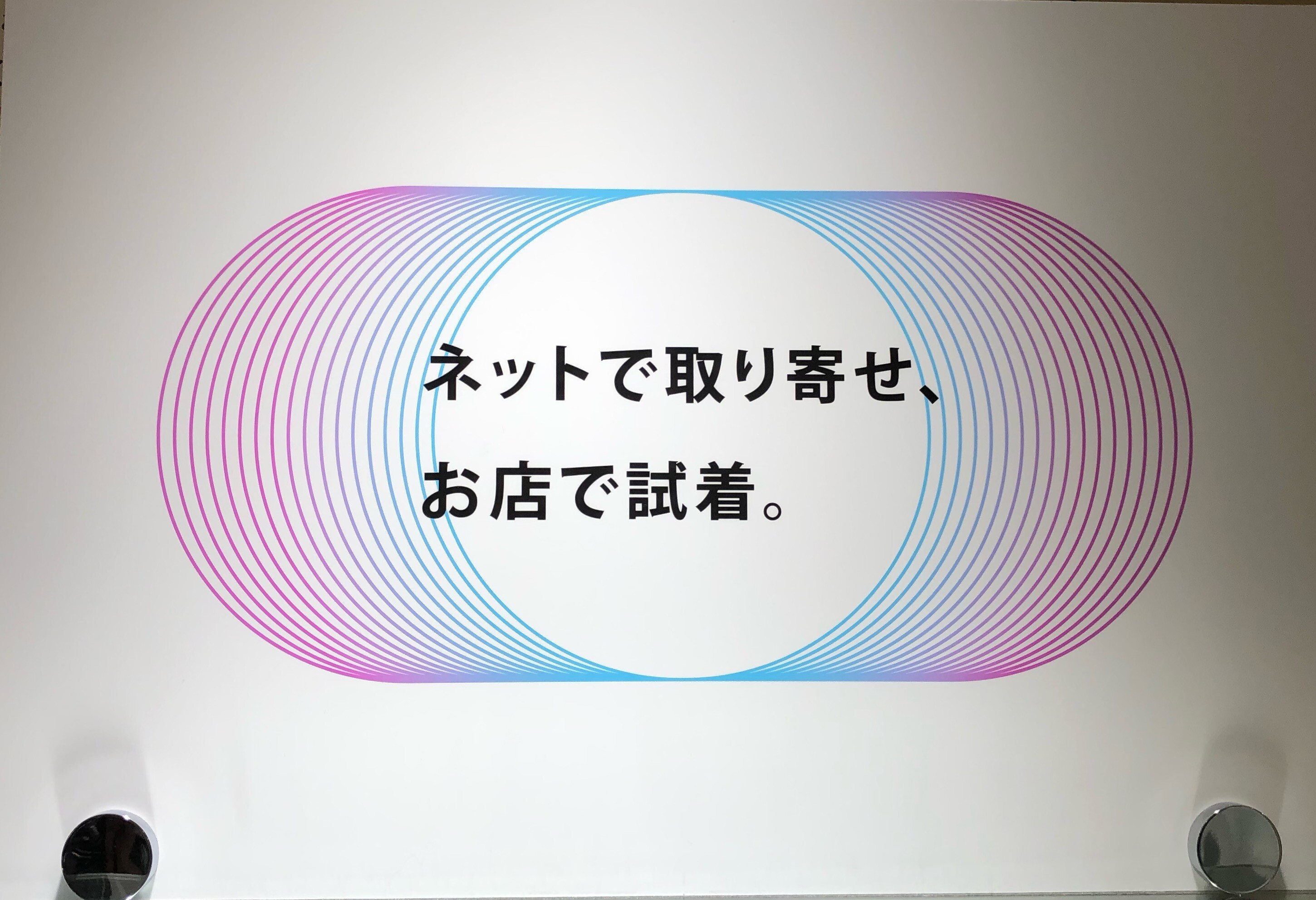 JOSEPH ABBOUD和熟识的工作人员买东西♪