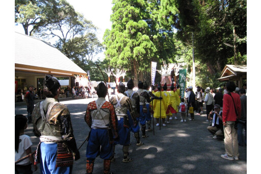 [秋天的节日]花尾巴神社秋天的大祭[鹿儿岛县]