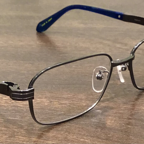 天然的材料使用的优质眼镜👓